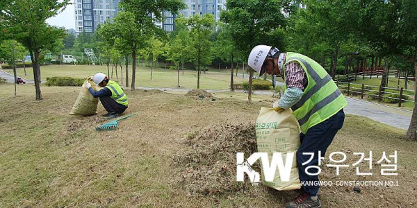 김천시 율곡동 안산공원, 서낭댕이 공원 외 잔디관리공사 1차 예초 작업_7
