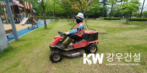 김천시 율곡동 안산공원, 서낭댕이 공원 외 잔디관리공사 1차 예초 작업_1